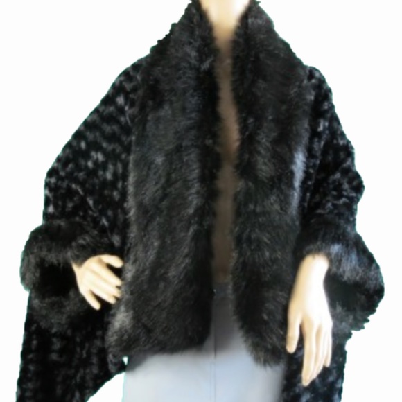 Fifth Avenue Collection Jackets & Blazers - Fifth Avenue Collection Faux Fur Poncho